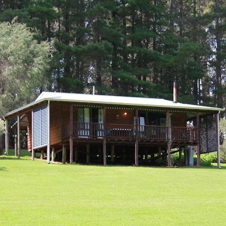 Hawke Brook Chalets Пембертон Экстерьер фото