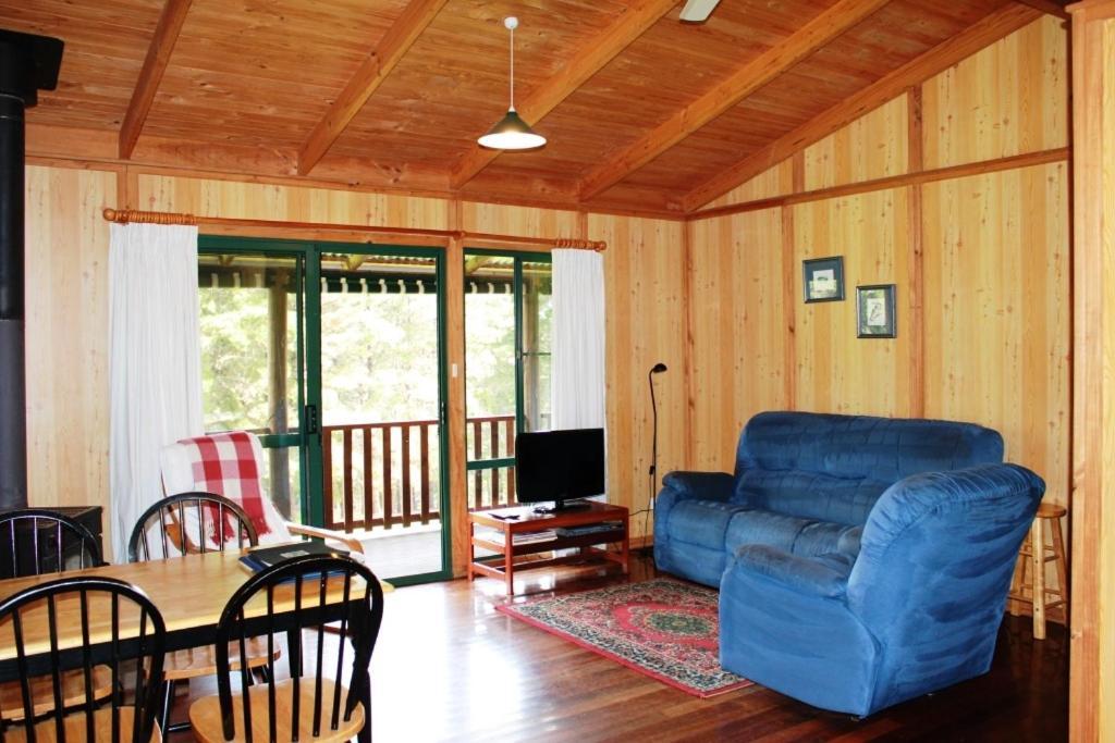 Hawke Brook Chalets Пембертон Номер фото