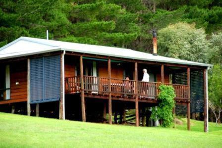Hawke Brook Chalets Пембертон Экстерьер фото