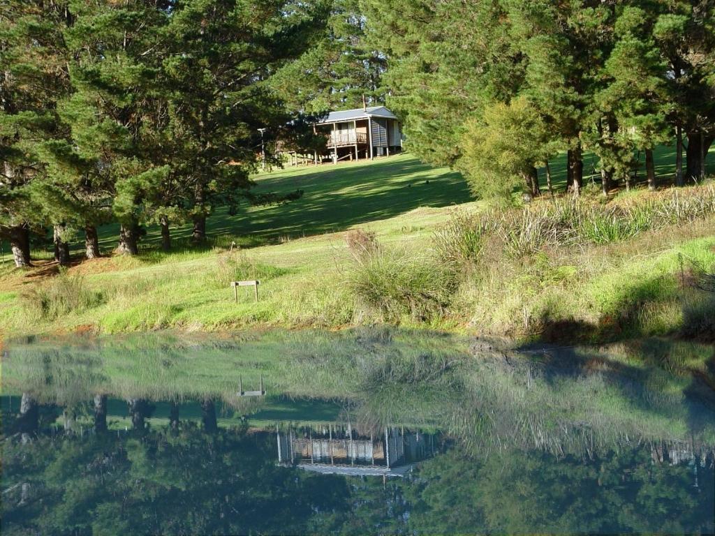 Hawke Brook Chalets Пембертон Экстерьер фото