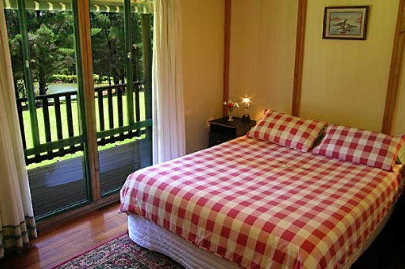 Hawke Brook Chalets Пембертон Экстерьер фото