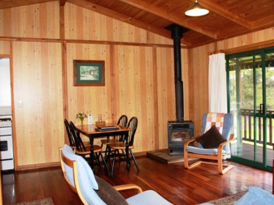 Hawke Brook Chalets Пембертон Экстерьер фото