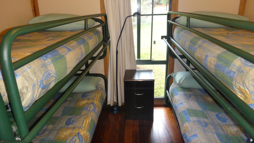 Hawke Brook Chalets Пембертон Экстерьер фото