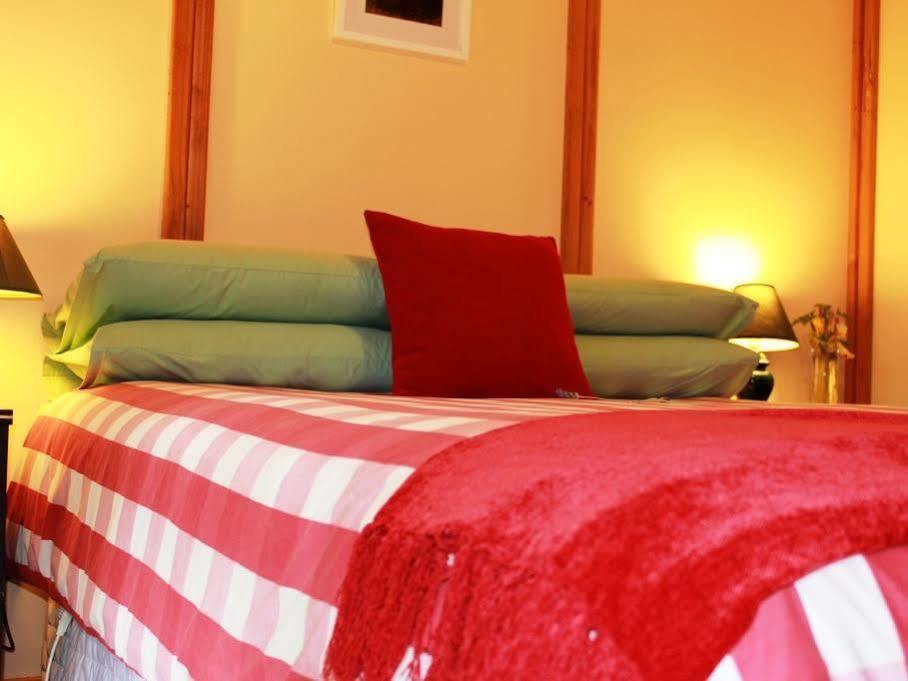 Hawke Brook Chalets Пембертон Экстерьер фото